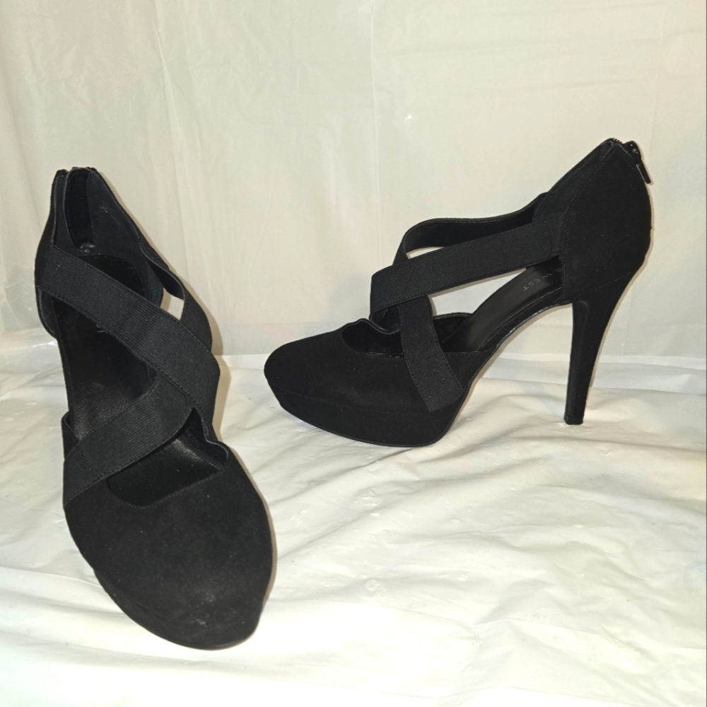 SOLD Nine West Black Suede Strappy Heels In Size 10. Zipper back. 4.5 inch - Picture 1 of 7
